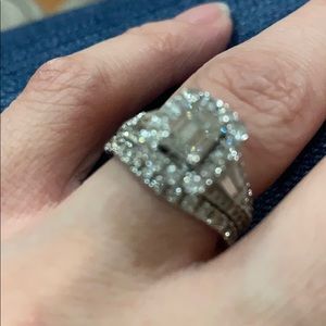 Meet your Posher, Mona